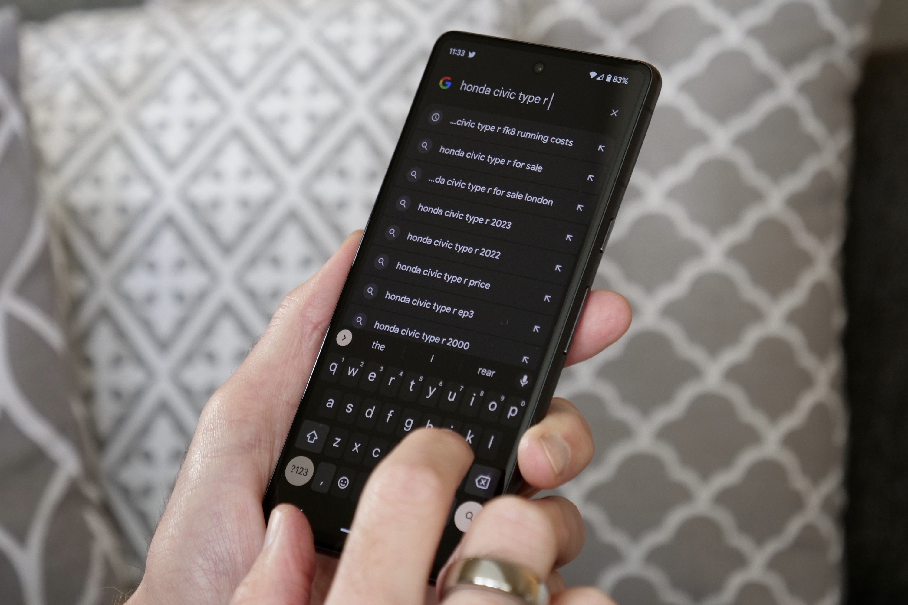 Running a search on the Google Pixel 7.